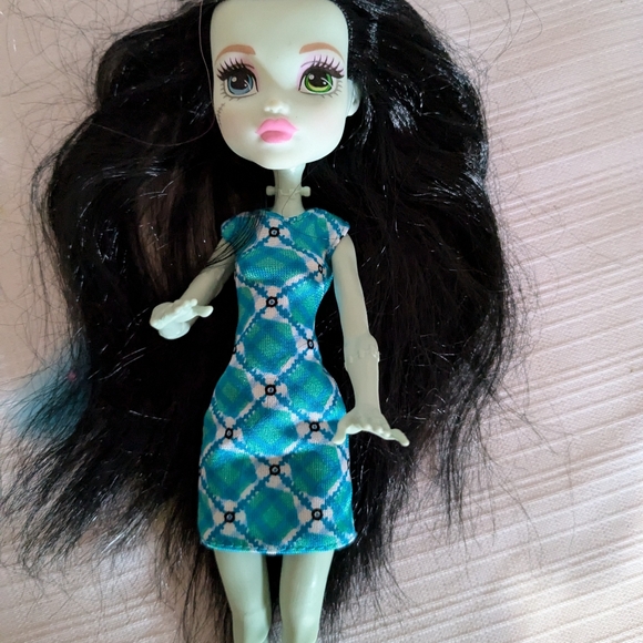 Monster High Frankie Stein doll voltageous hair with 2 extensions and brush - Picture 9 of 9